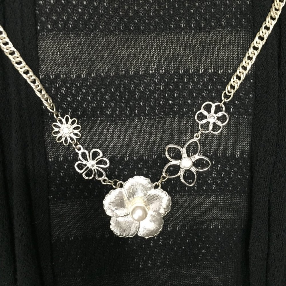 Necklace, silver, pearl